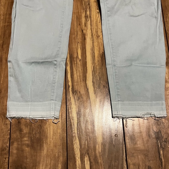 Great condition. No flaws just wrinkled from being in the drawer - Picture 3 of 3